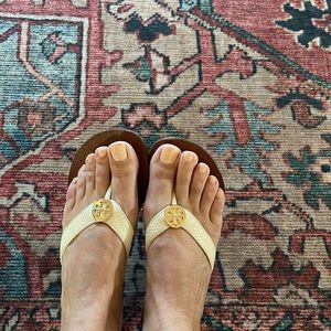 Tory Burch sandals in cream color. Good condition.